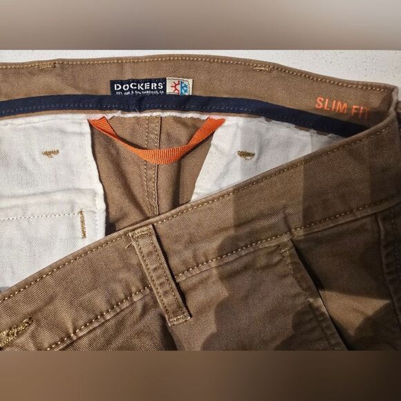 Dockers 31x34 Slim Fit Tan Brown Khaki Chino Pants Like New - Picture 4 of 4